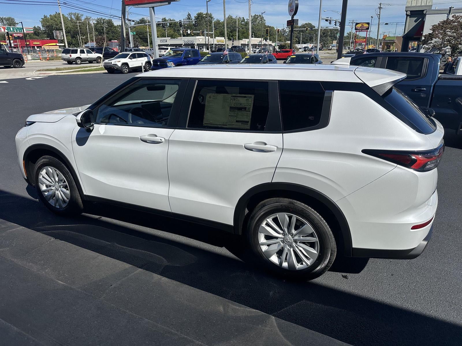 2026 Mitsubishi Outlander ES