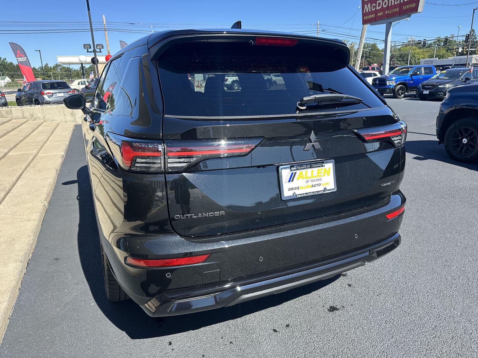 2026 Mitsubishi OUTLANDER LE FWD