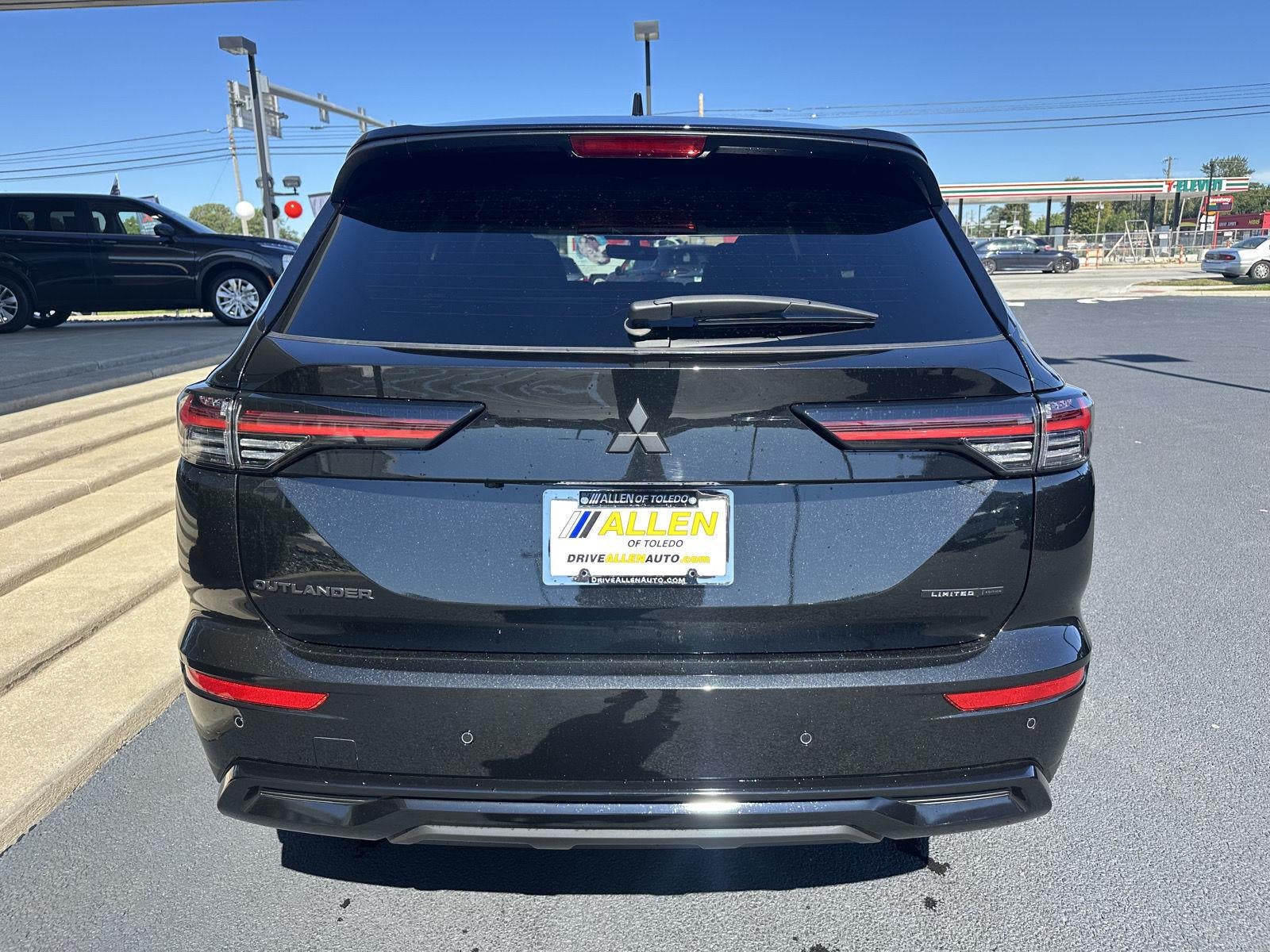2026 Mitsubishi OUTLANDER LE FWD