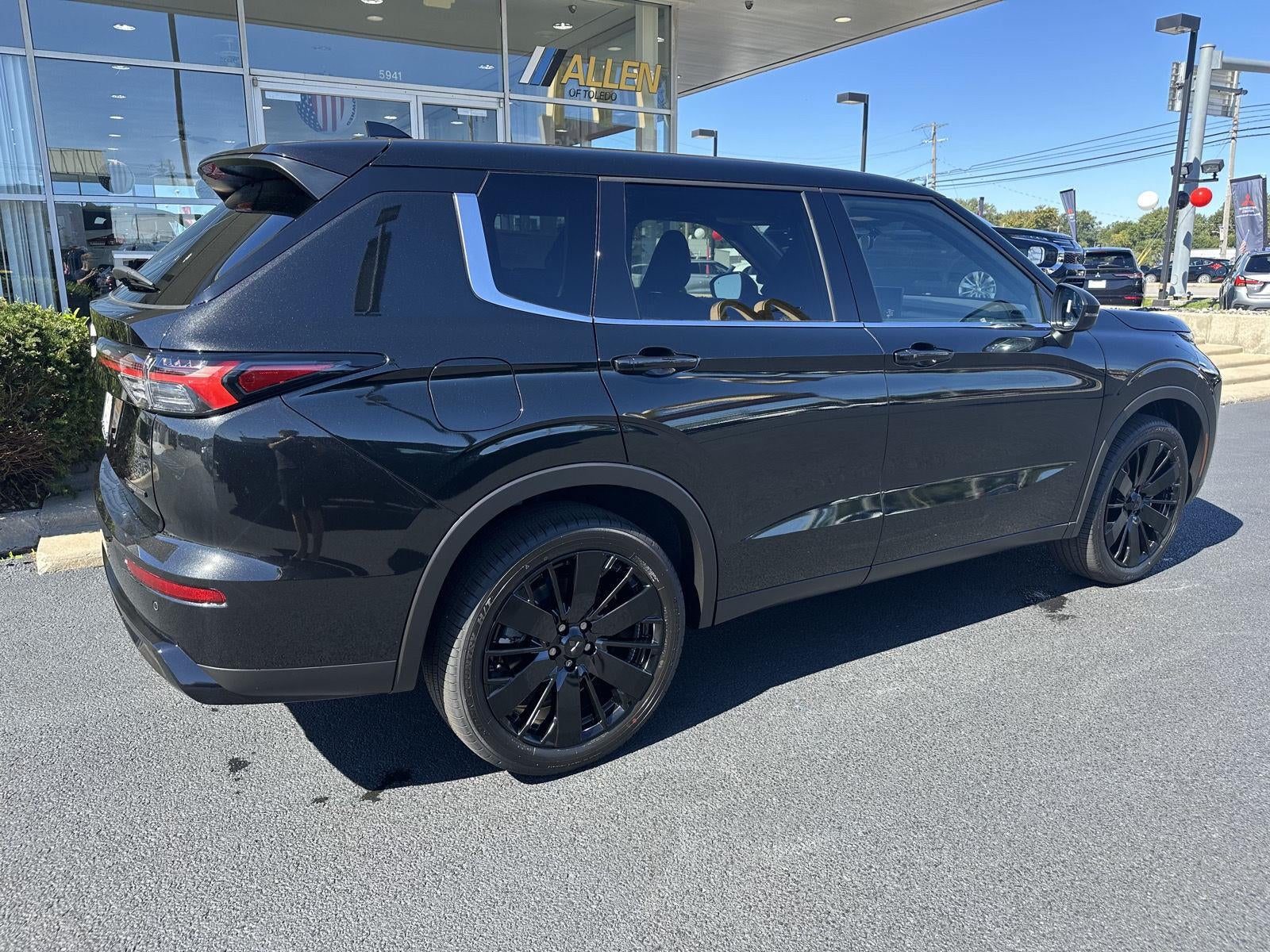 2026 Mitsubishi OUTLANDER LE FWD