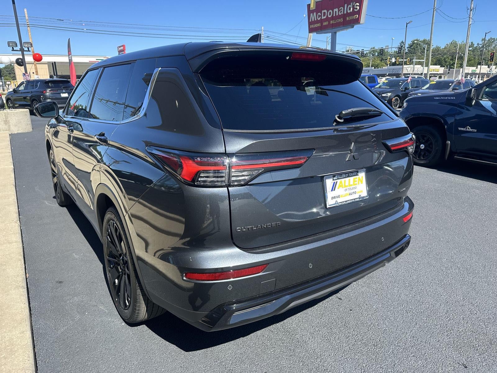 2026 Mitsubishi Outlander LE