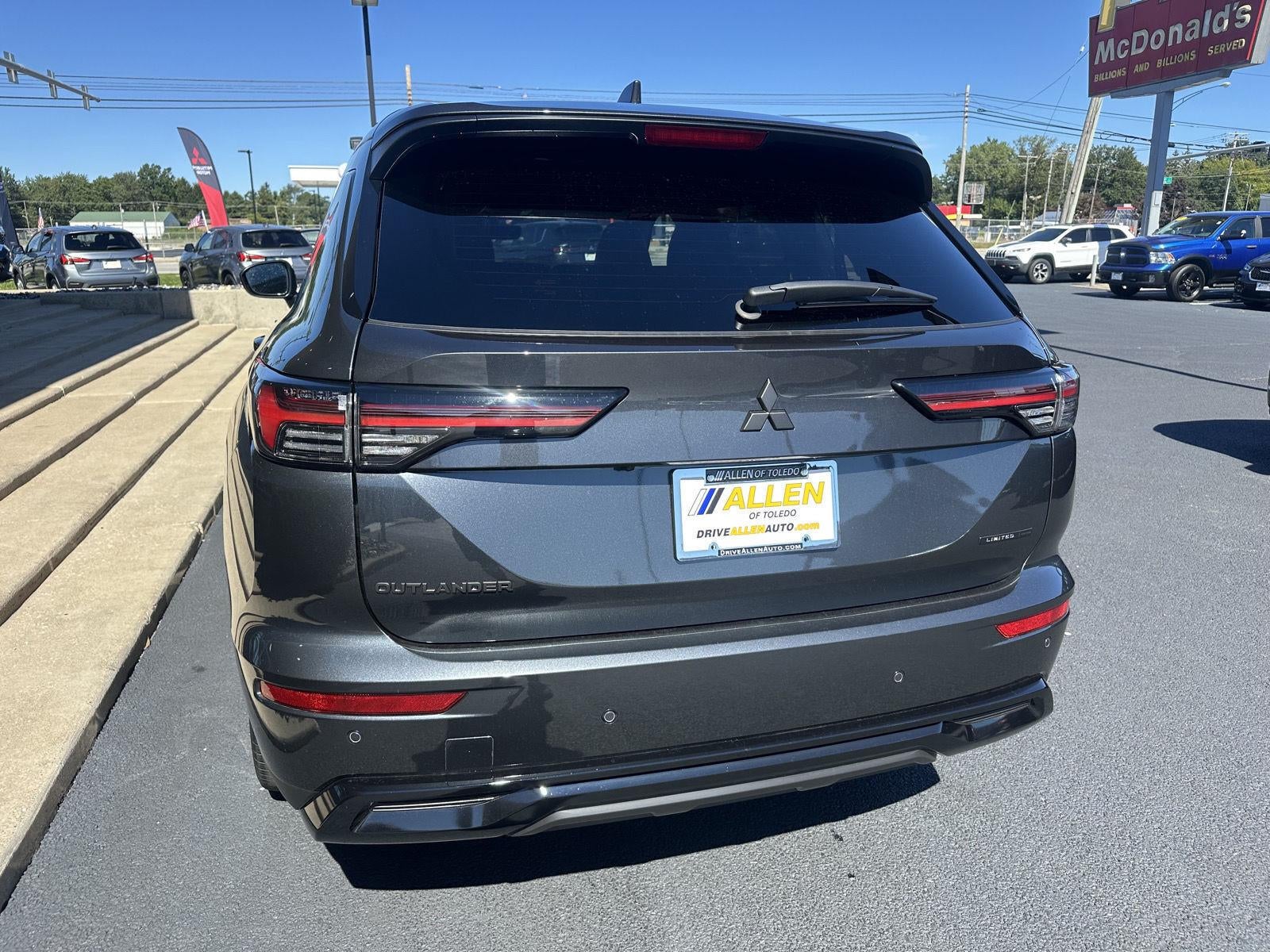 2026 Mitsubishi Outlander LE