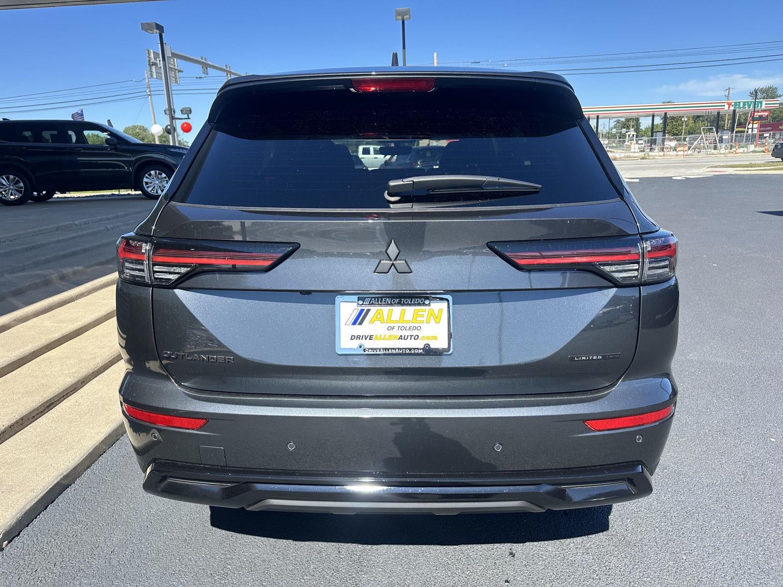 2026 Mitsubishi Outlander LE