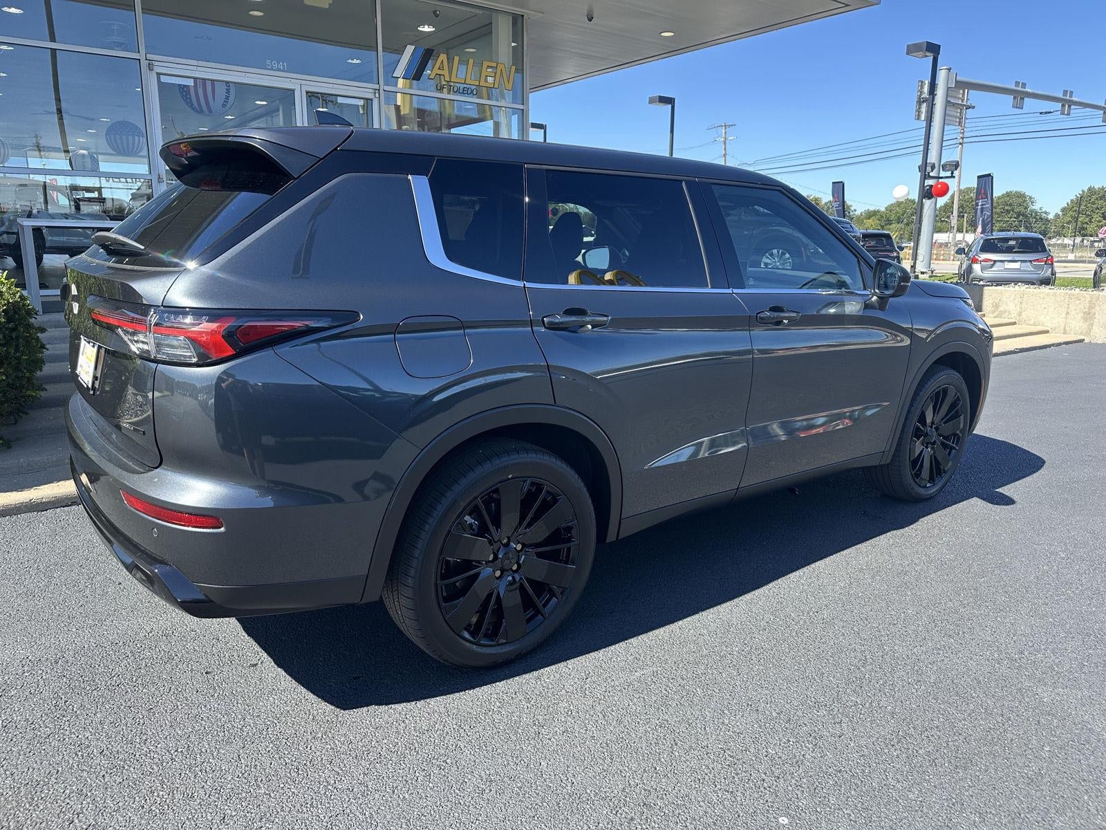 2026 Mitsubishi Outlander LE