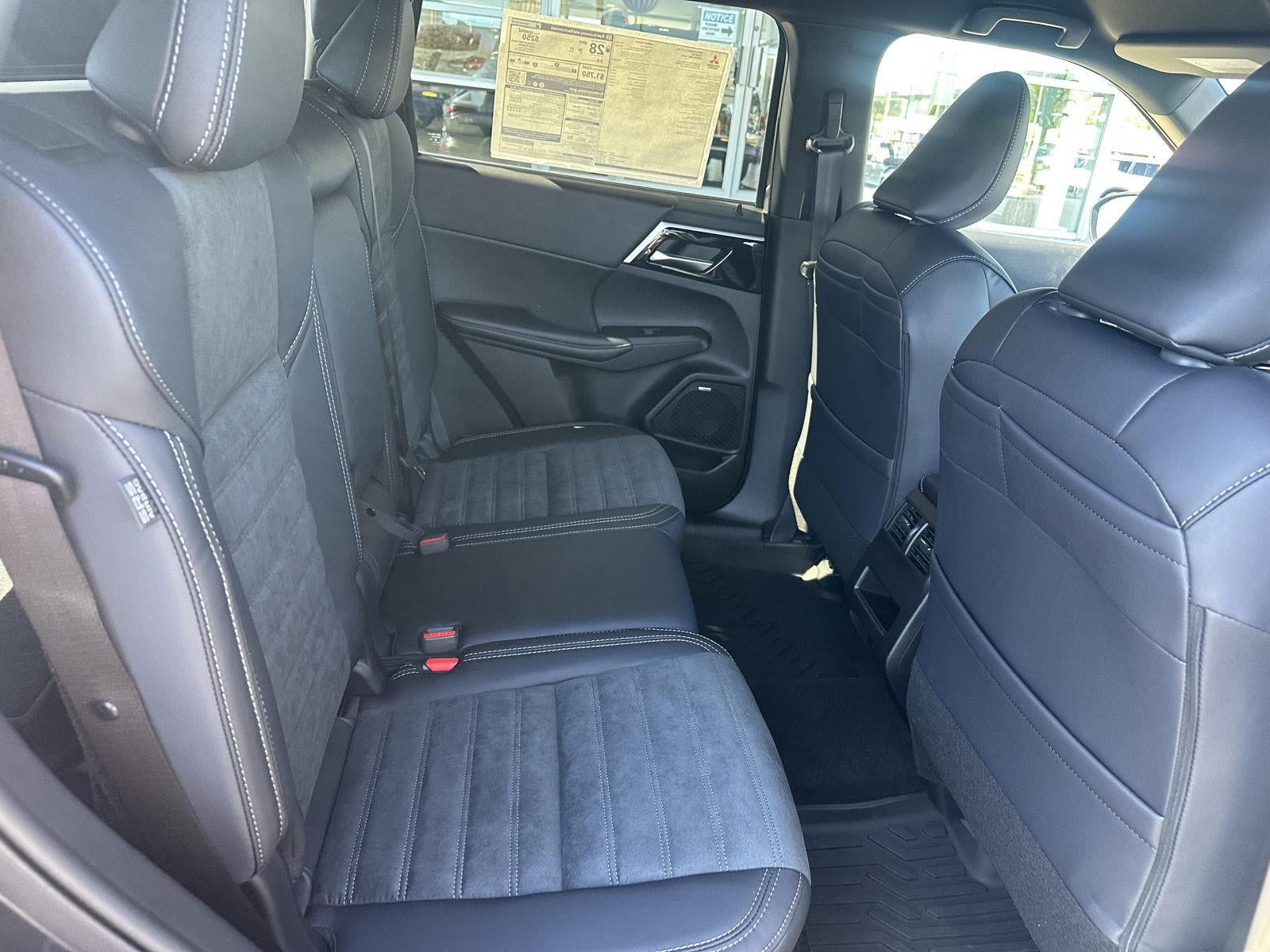 2026 Mitsubishi Outlander LE