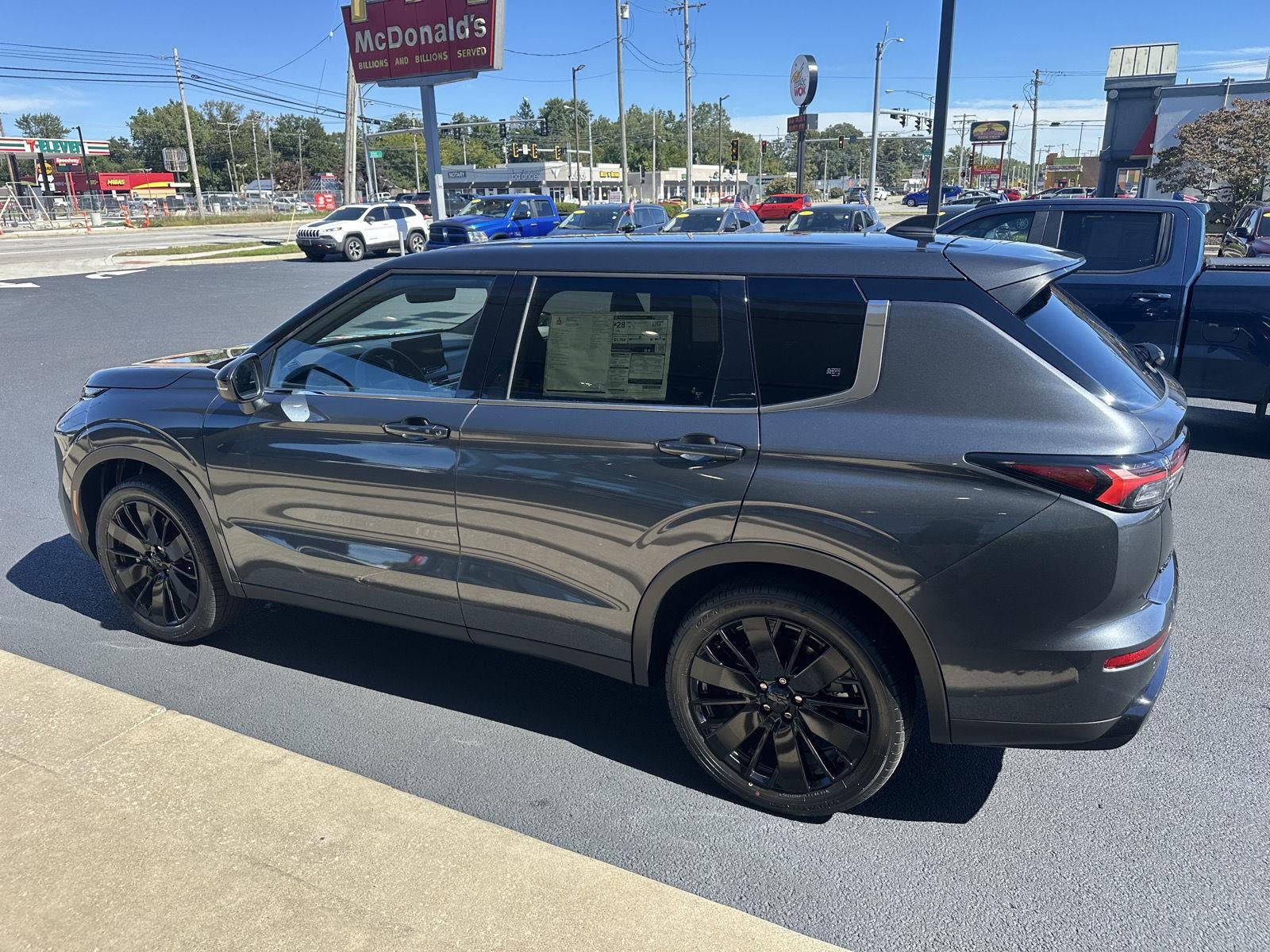 2026 Mitsubishi Outlander LE