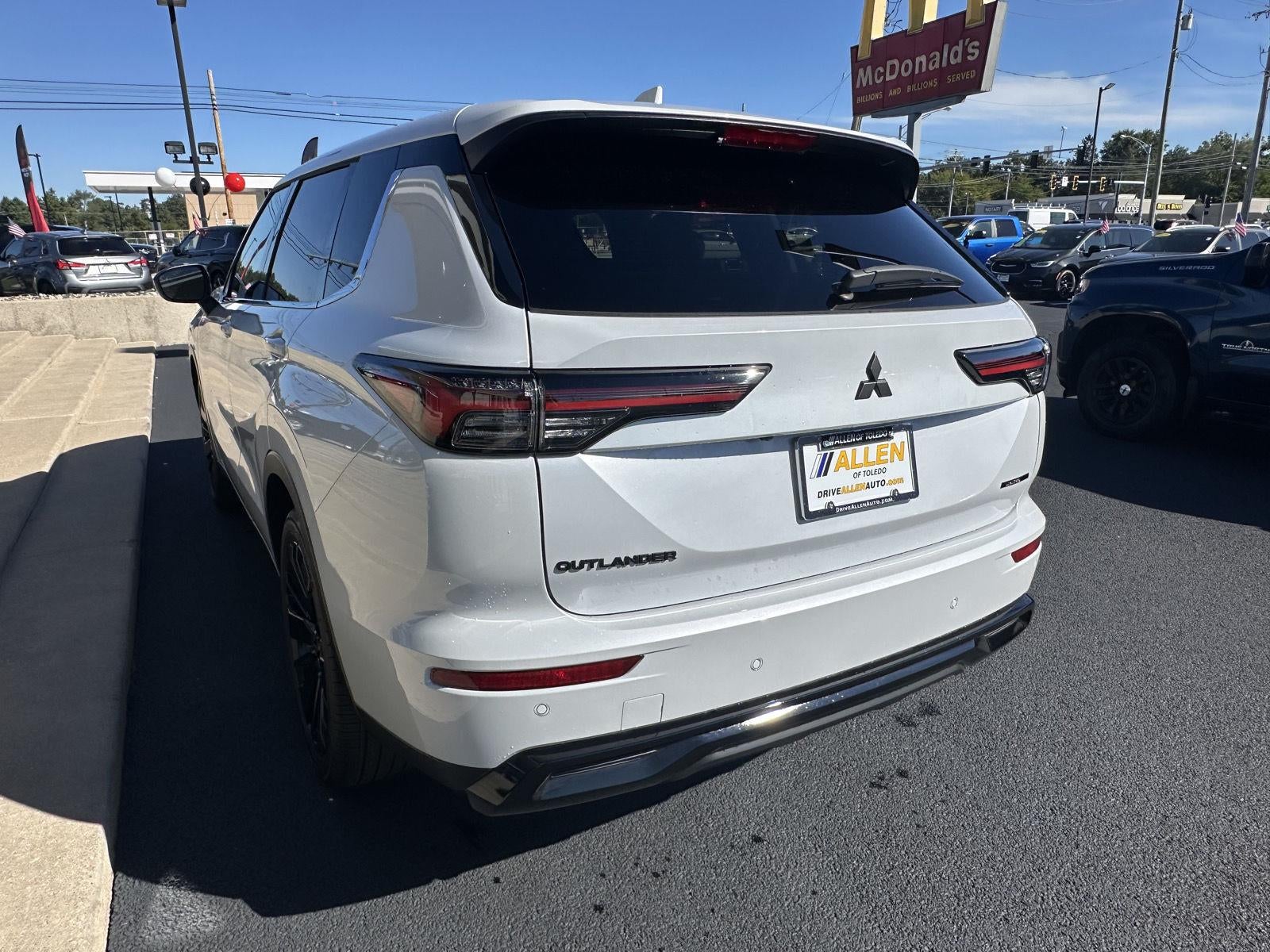 2026 Mitsubishi Outlander LE