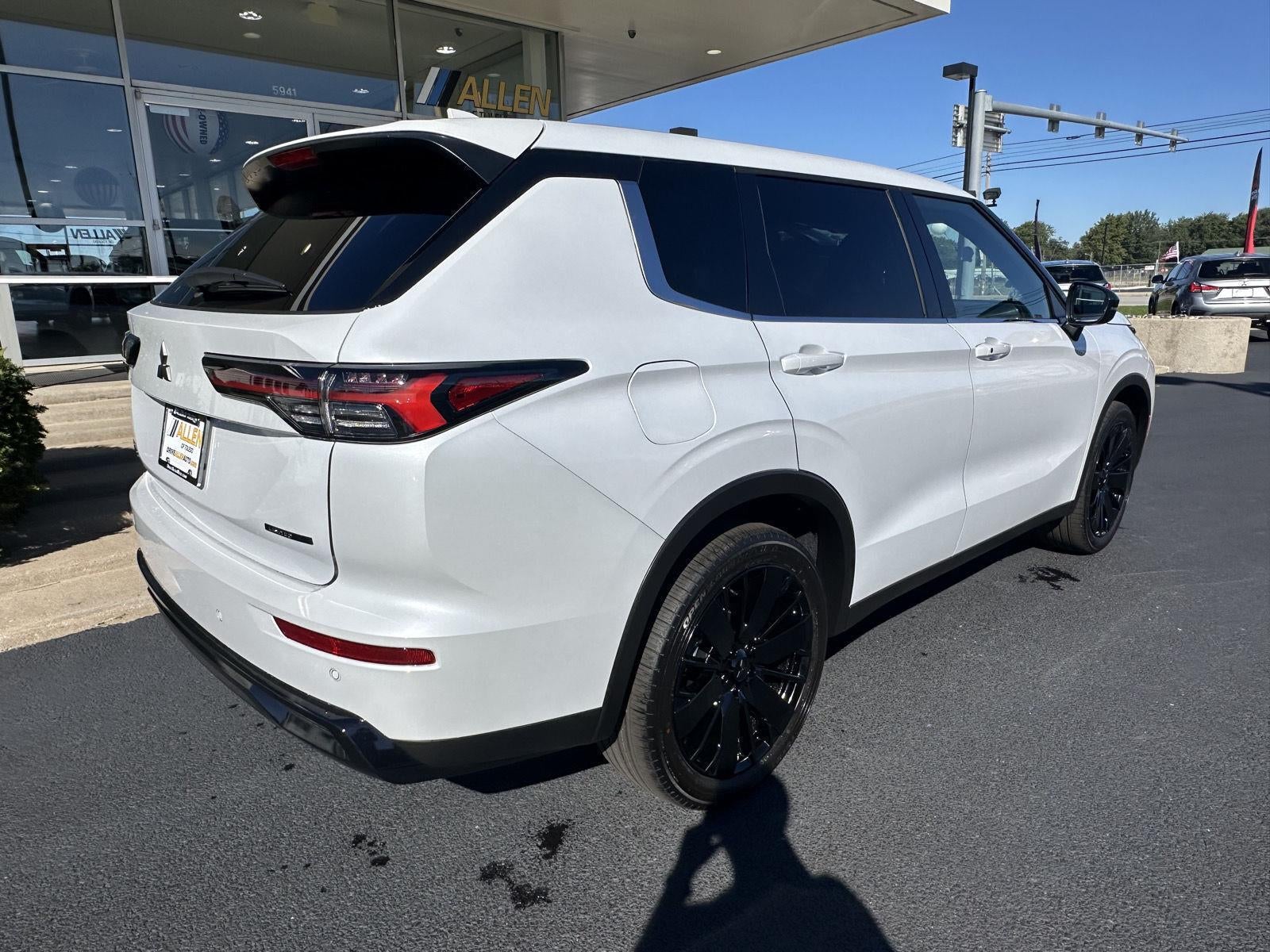 2026 Mitsubishi Outlander LE