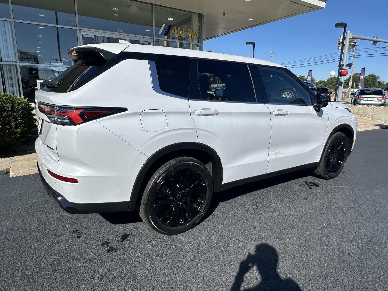 2026 Mitsubishi Outlander LE
