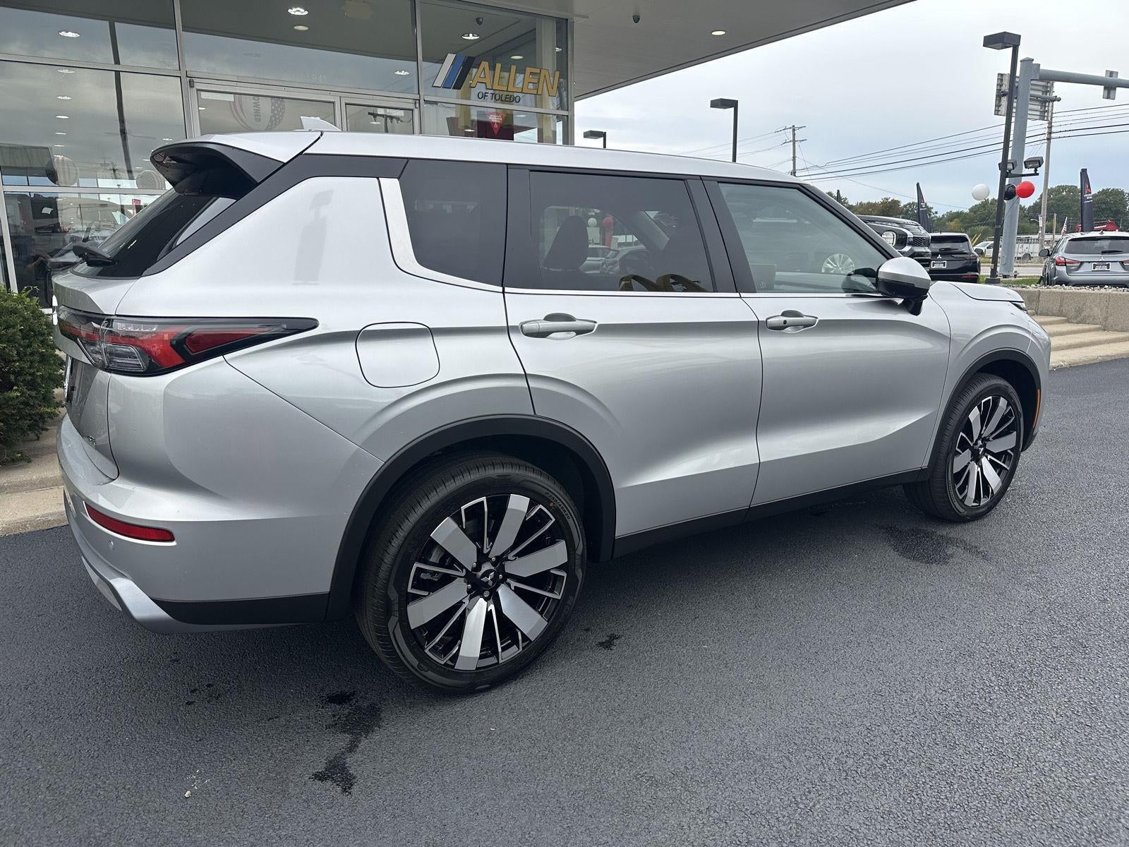 2026 Mitsubishi Outlander SE