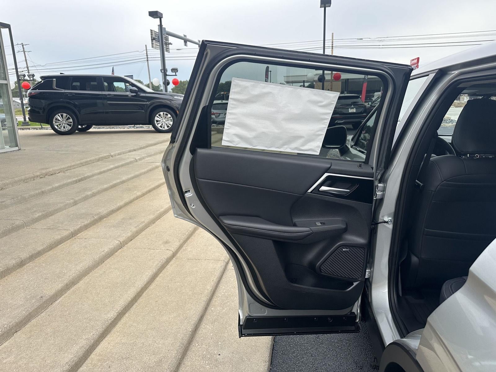 2026 Mitsubishi Outlander SE