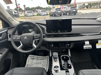 2026 Mitsubishi Outlander SE