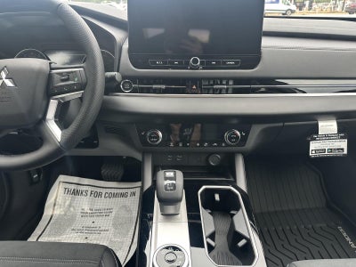 2026 Mitsubishi Outlander SE