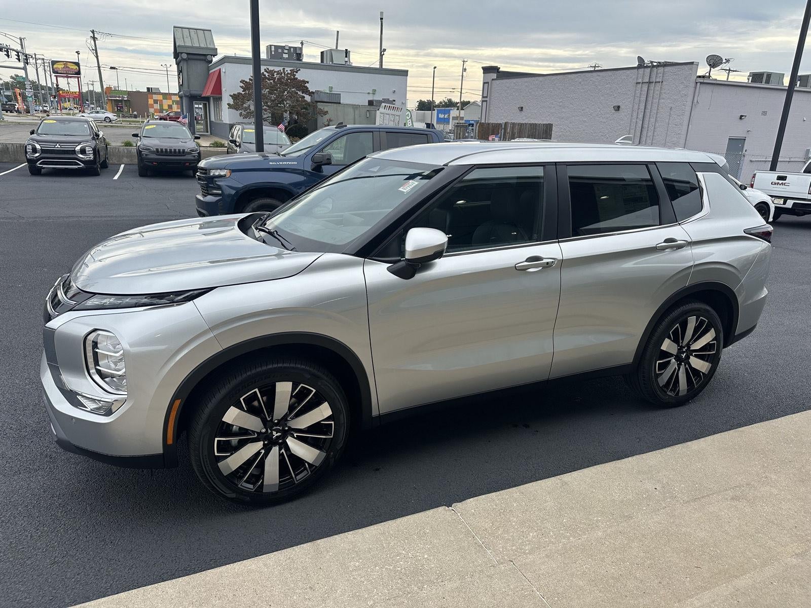 2026 Mitsubishi Outlander SE