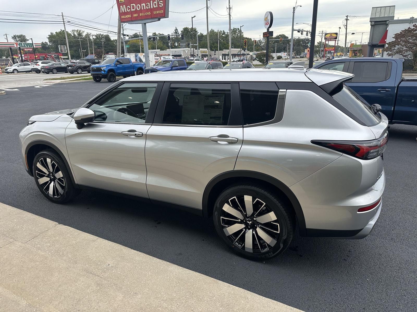 2026 Mitsubishi Outlander SE