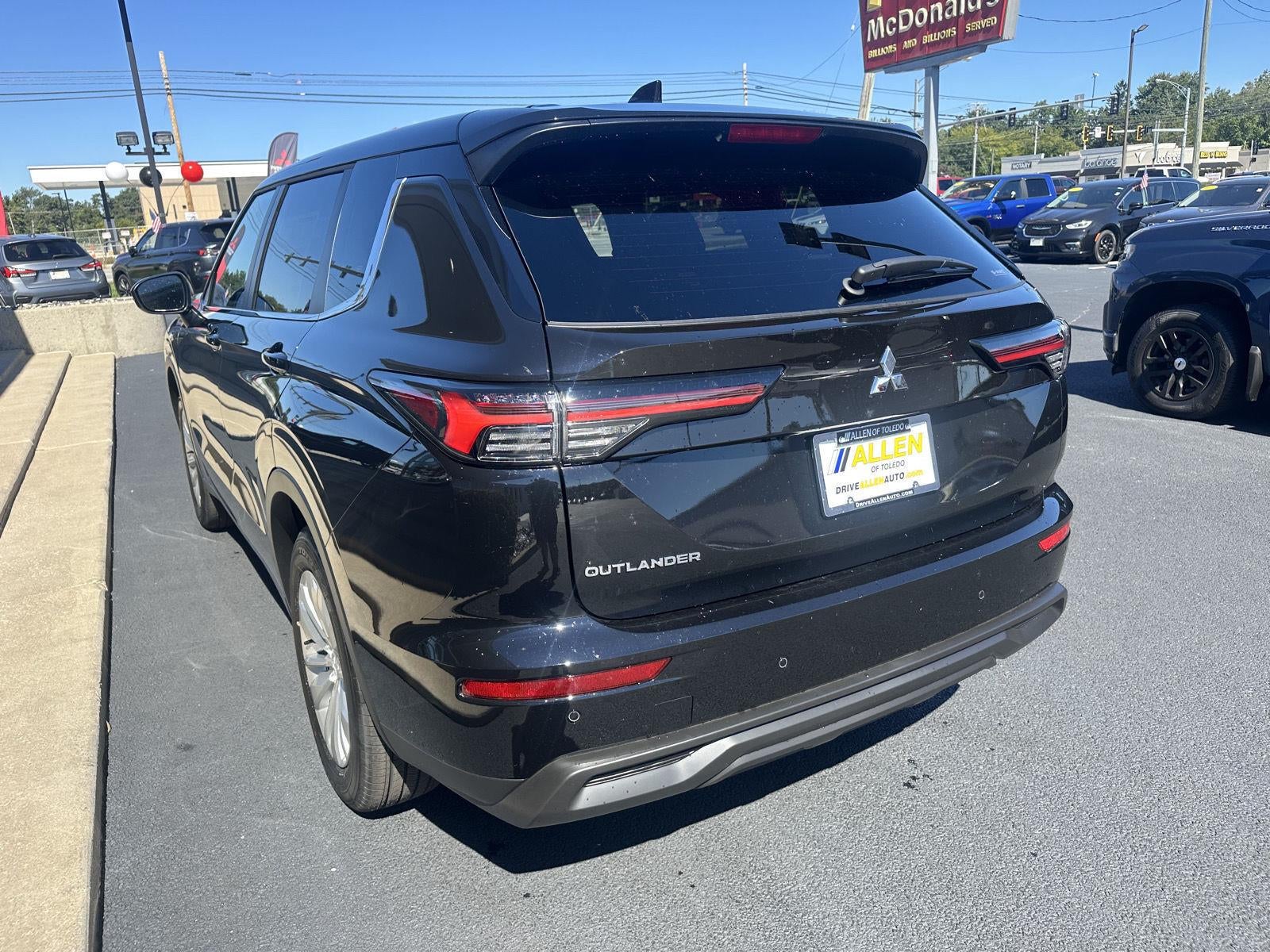 2026 Mitsubishi Outlander ES