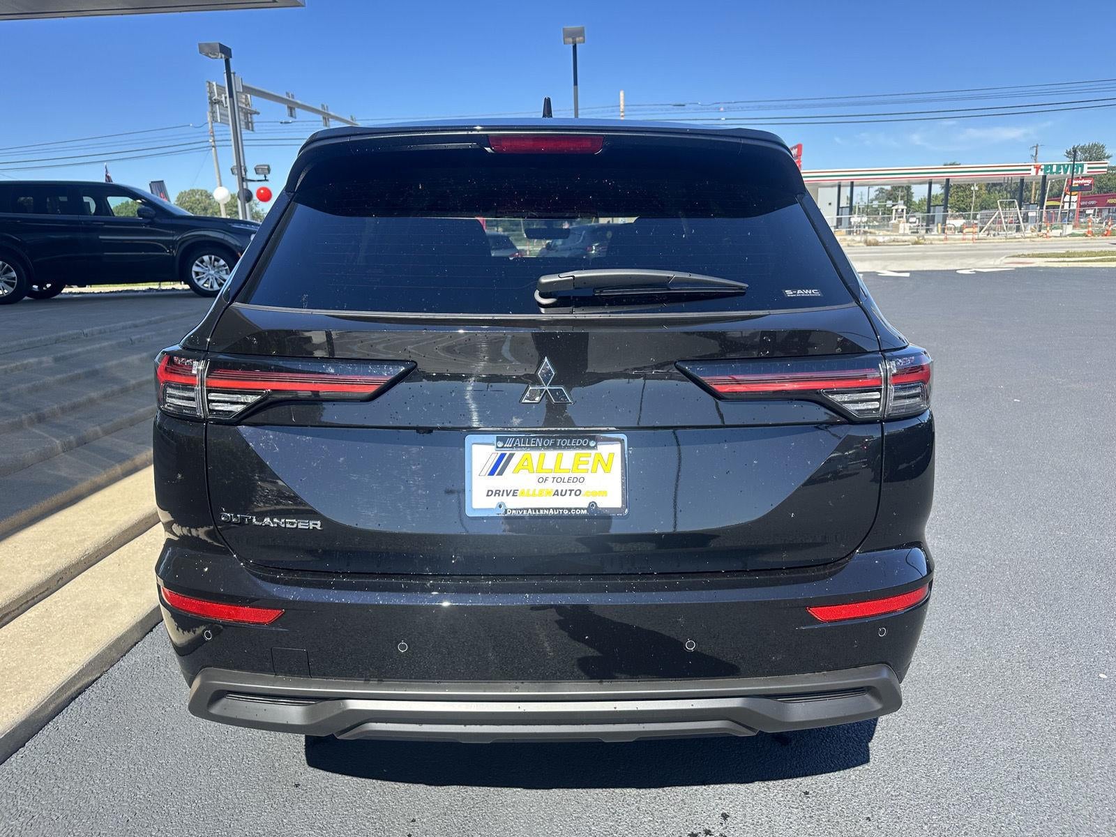 2026 Mitsubishi Outlander ES