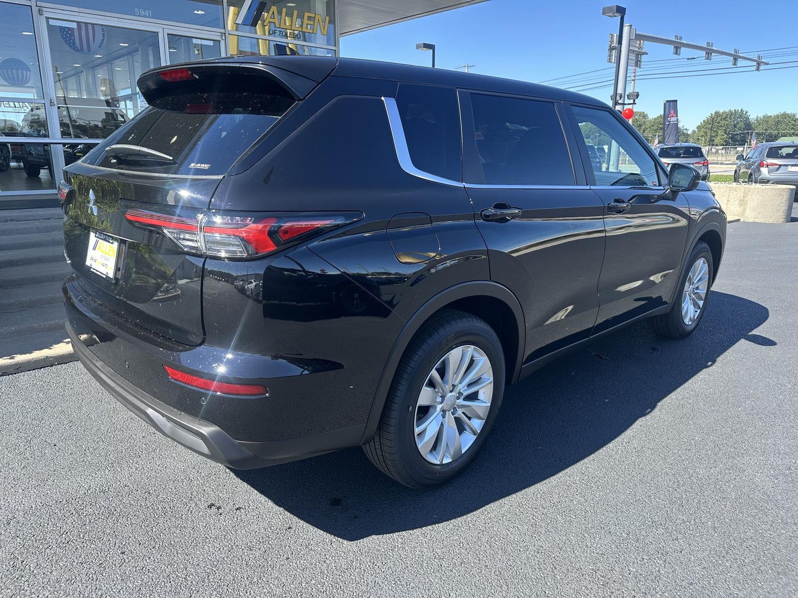 2026 Mitsubishi Outlander ES
