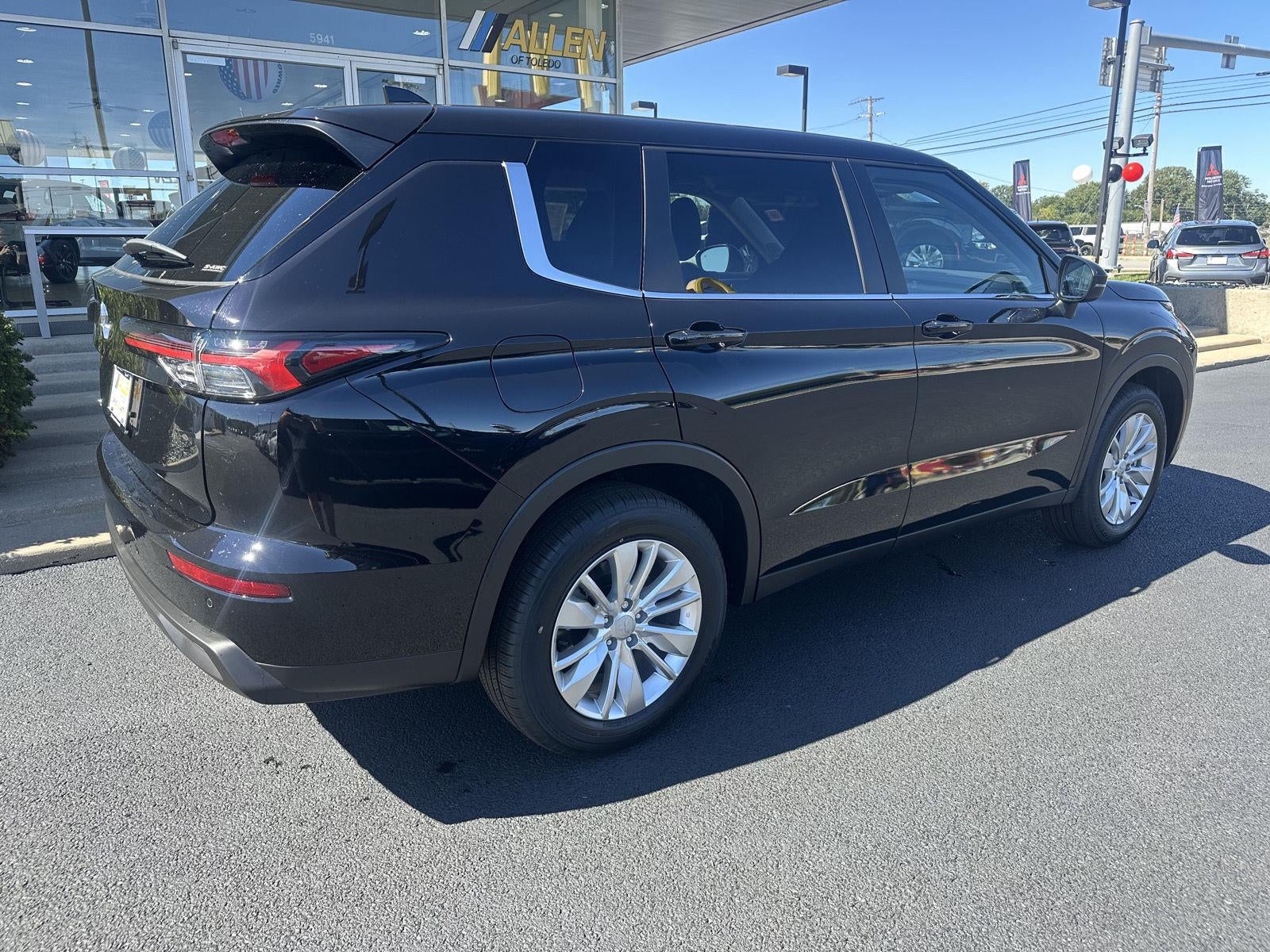 2026 Mitsubishi Outlander ES