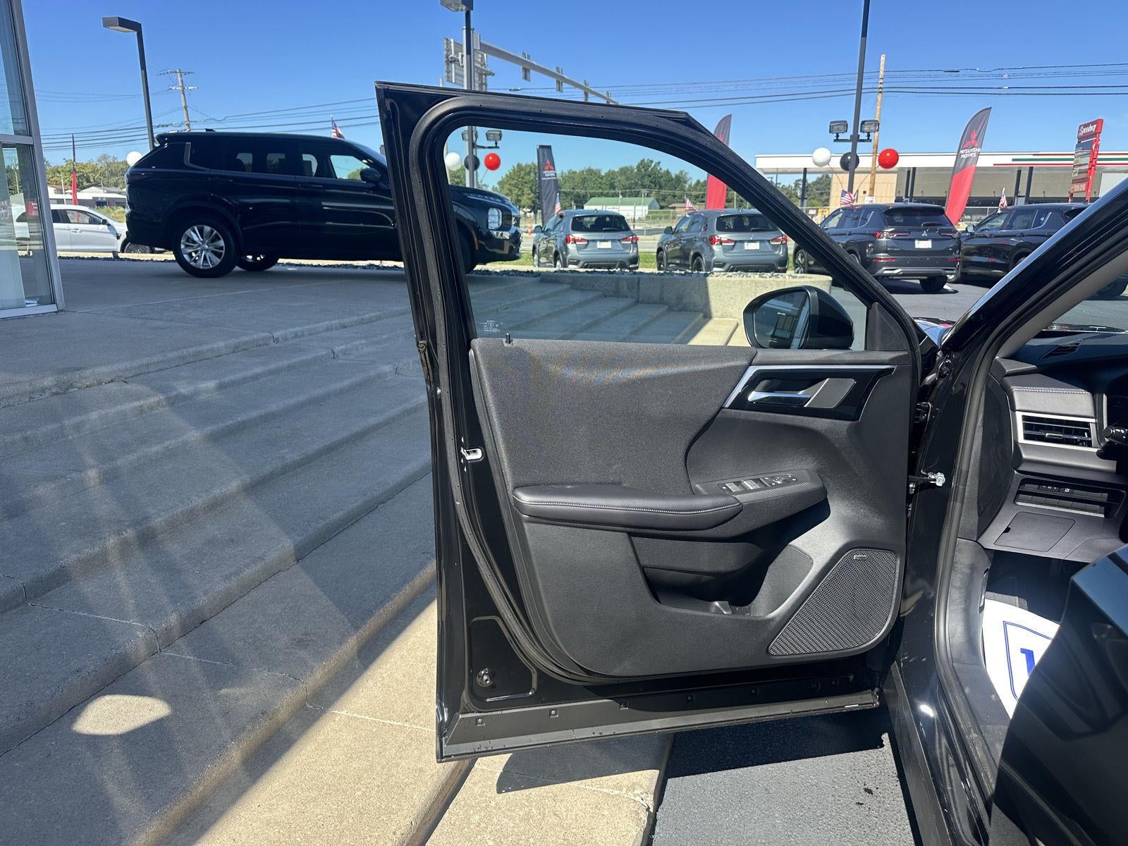 2026 Mitsubishi Outlander ES