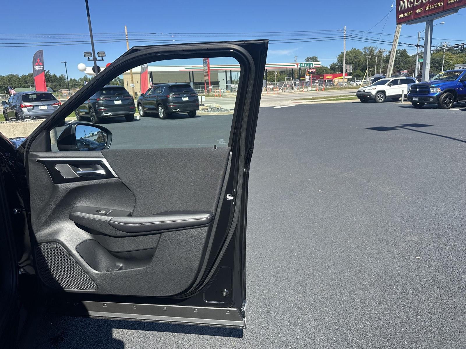 2026 Mitsubishi Outlander ES