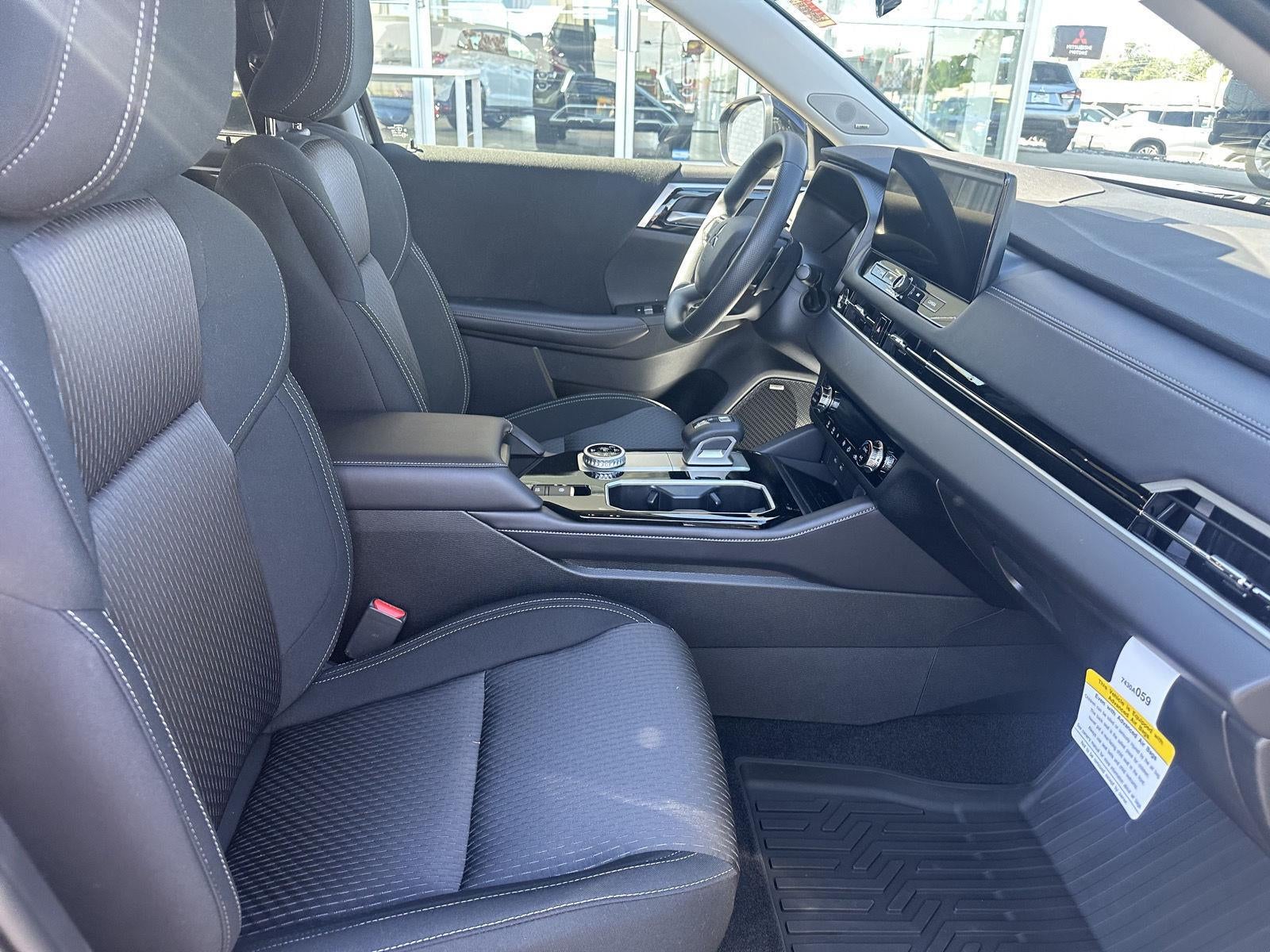 2026 Mitsubishi Outlander ES