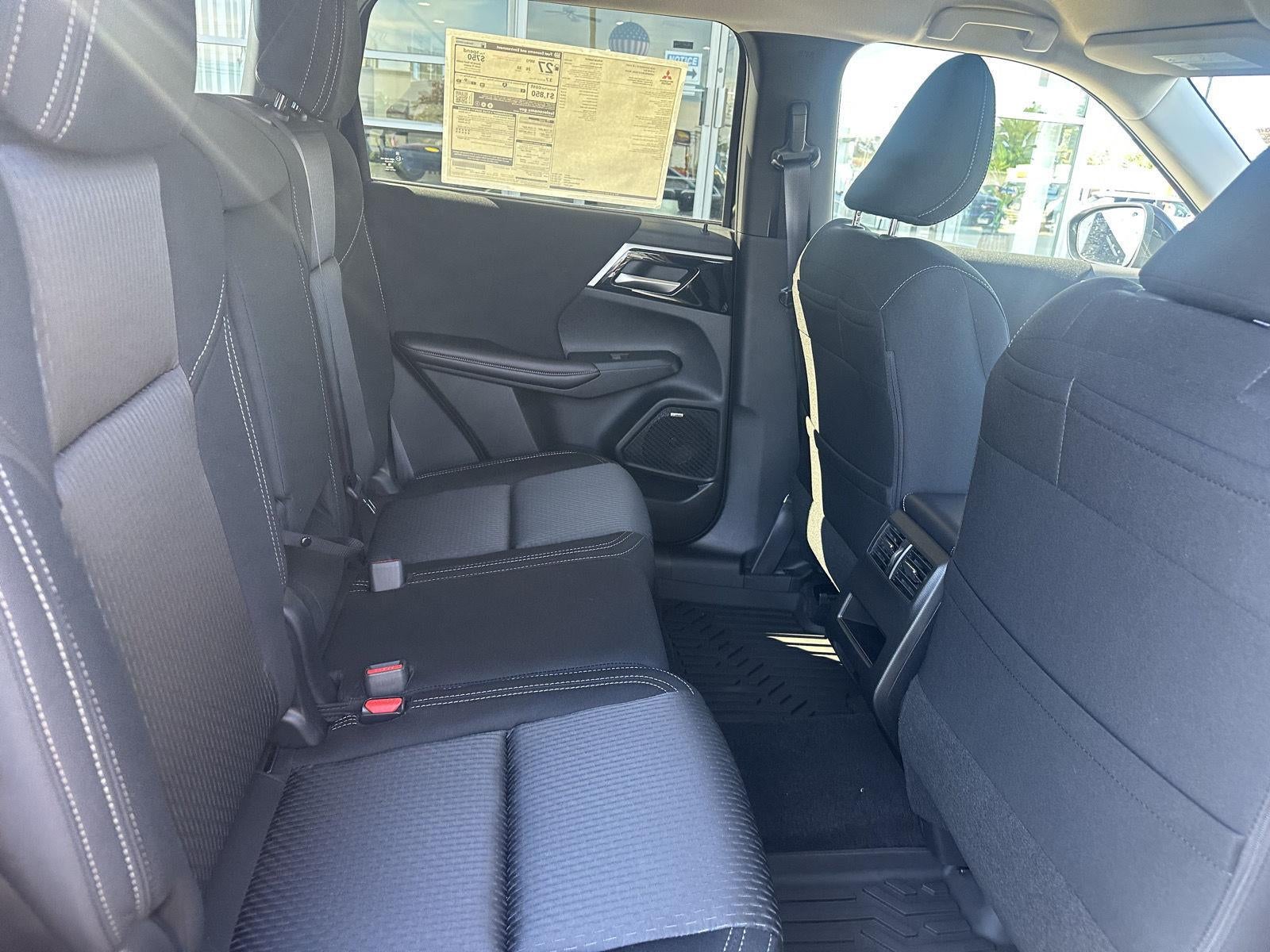 2026 Mitsubishi Outlander ES