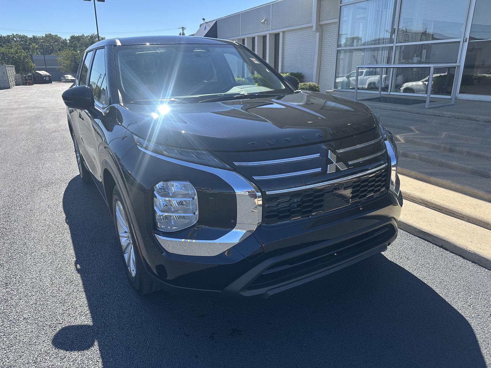 2026 Mitsubishi Outlander ES