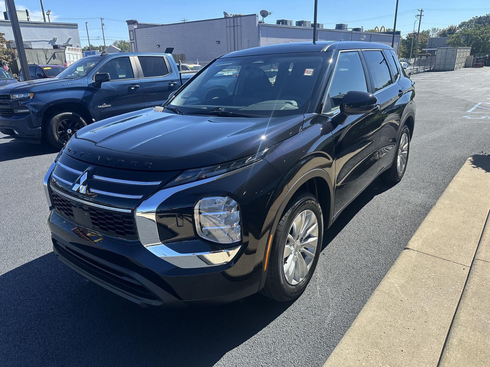 2026 Mitsubishi Outlander ES