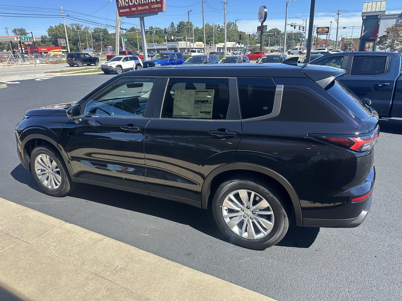 2026 Mitsubishi Outlander ES