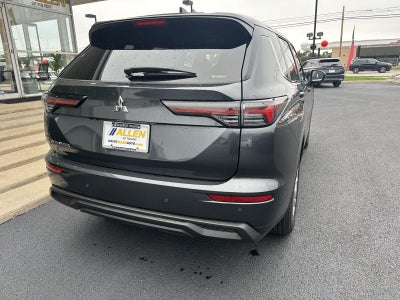 2026 Mitsubishi Outlander ES