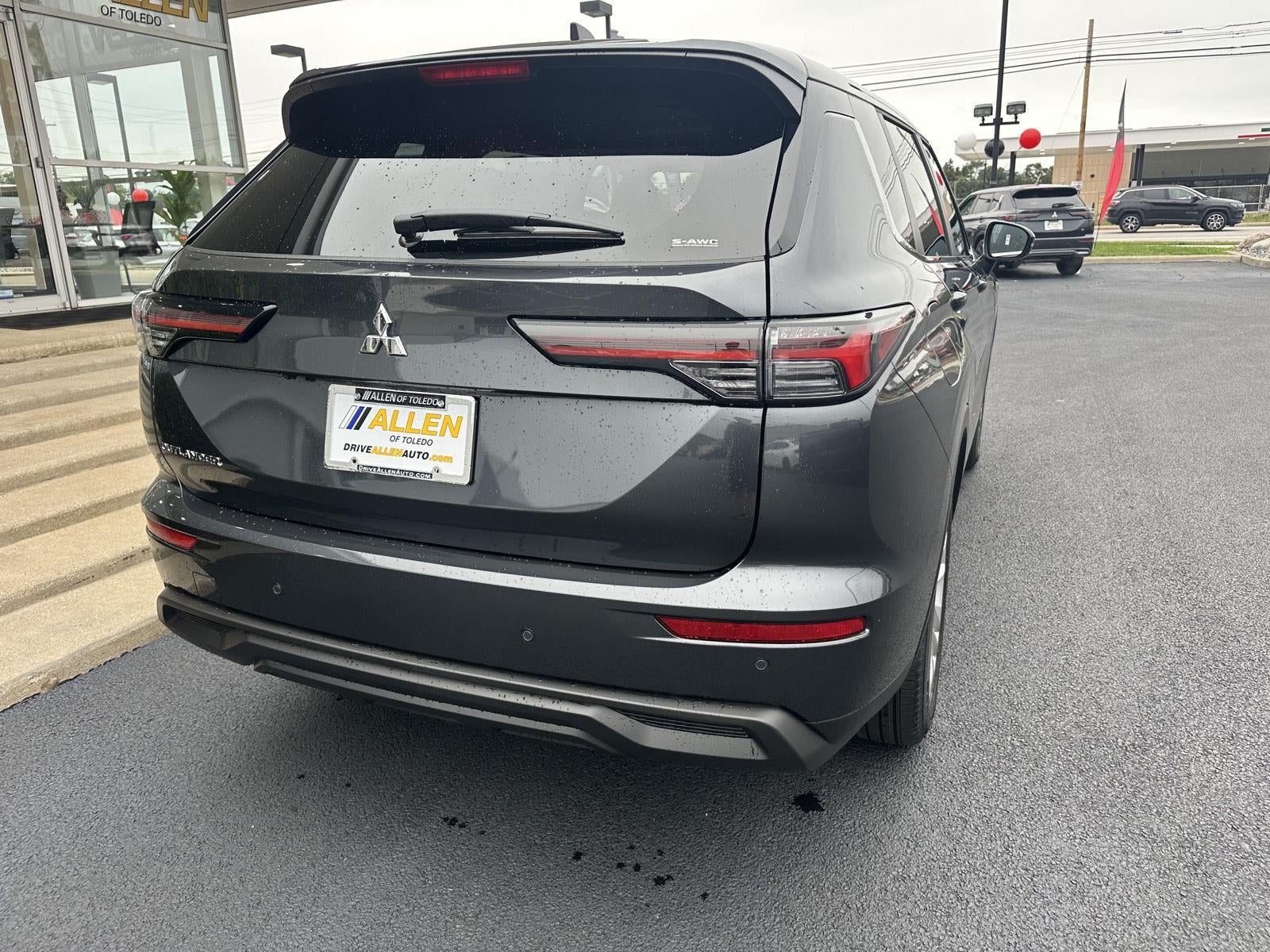2026 Mitsubishi Outlander ES