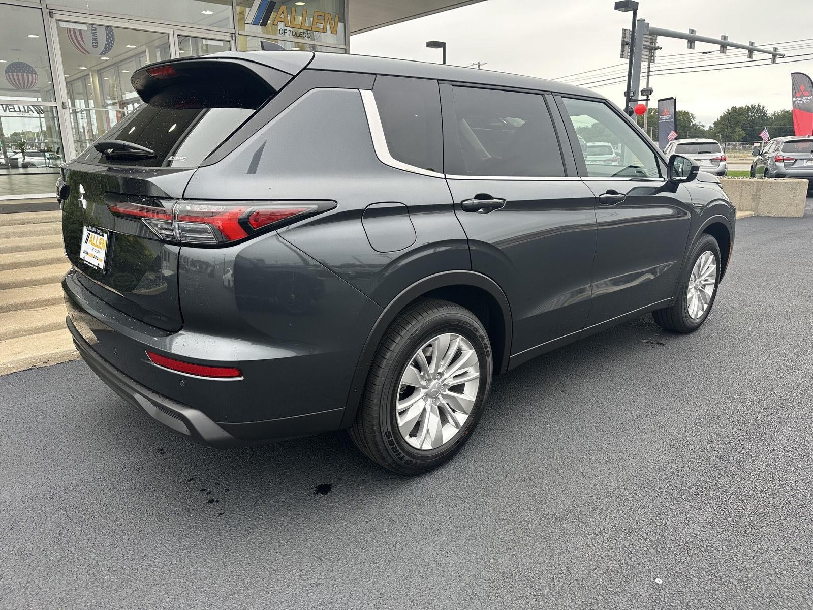 2026 Mitsubishi Outlander ES