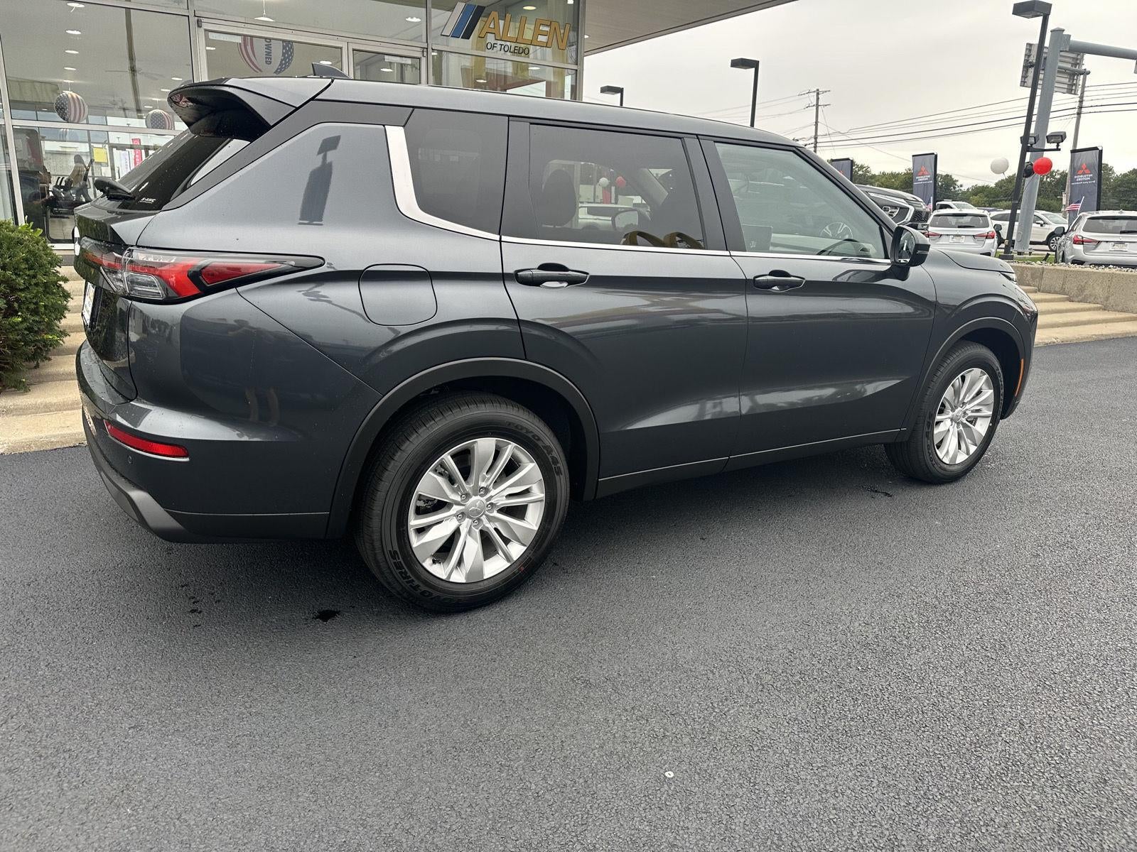 2026 Mitsubishi Outlander ES