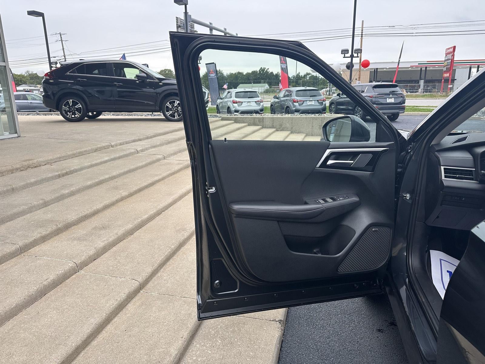 2026 Mitsubishi Outlander ES