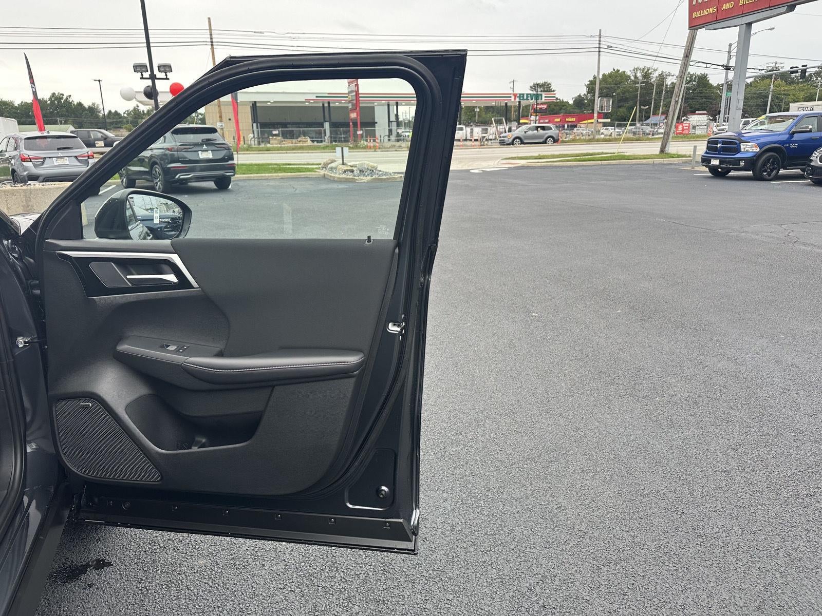 2026 Mitsubishi Outlander ES