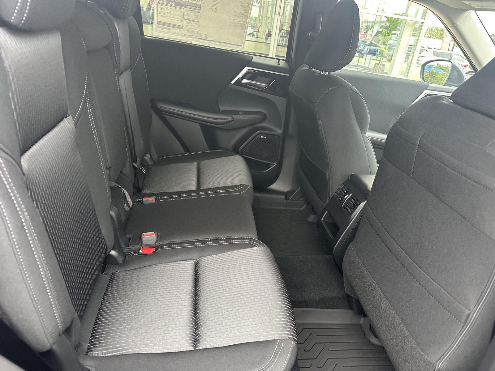 2026 Mitsubishi Outlander ES