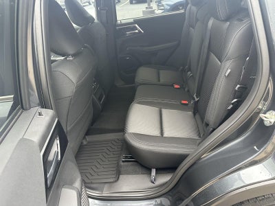 2026 Mitsubishi Outlander ES