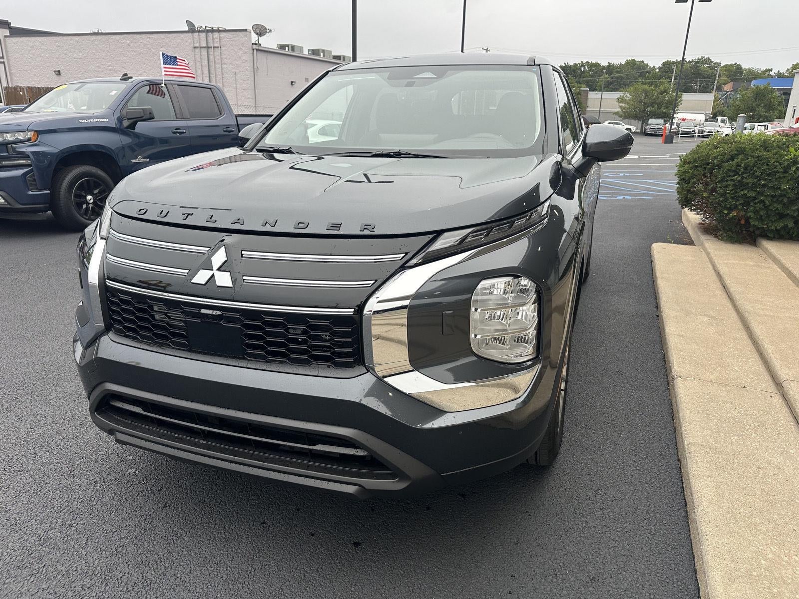 2026 Mitsubishi Outlander ES