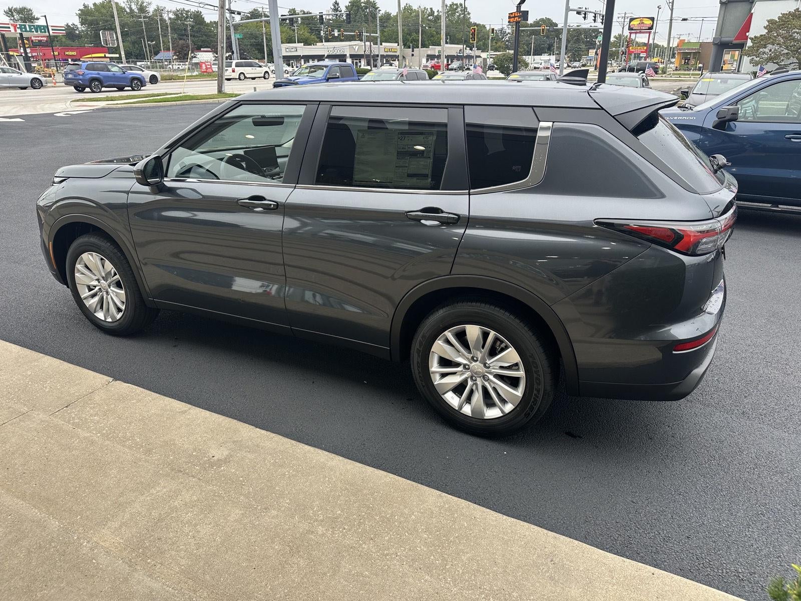 2026 Mitsubishi Outlander ES
