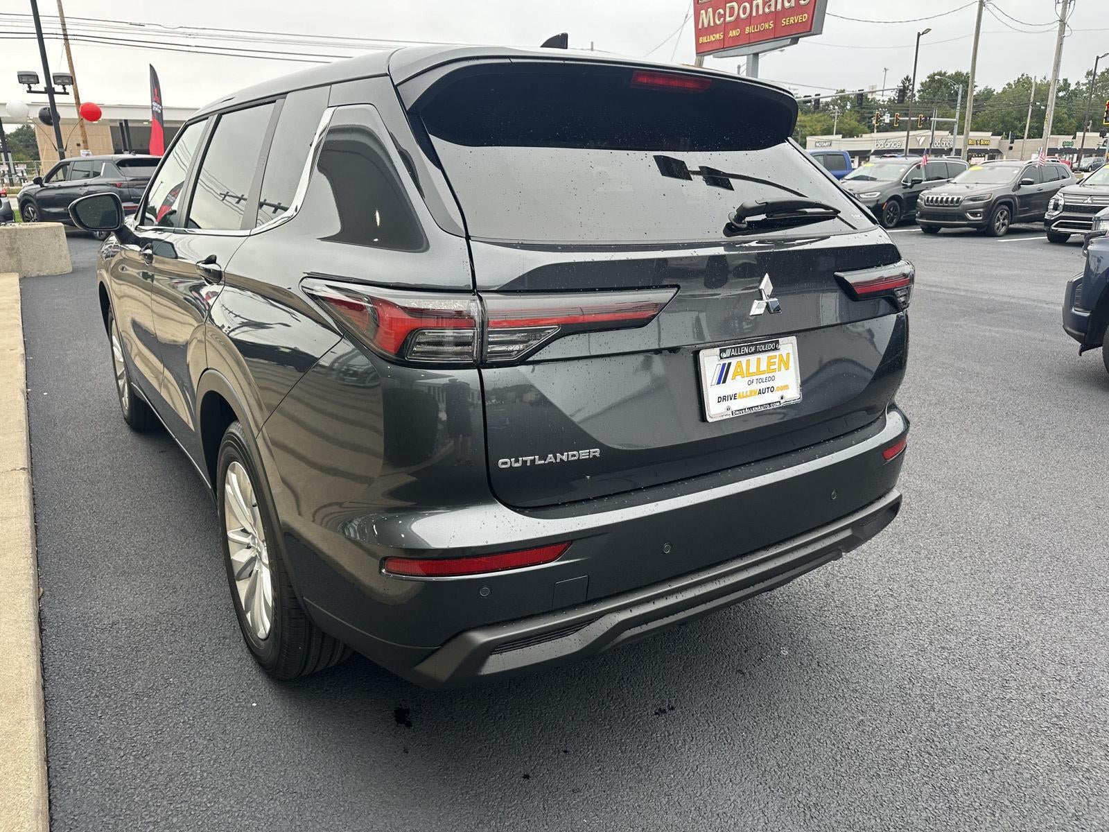 2026 Mitsubishi Outlander ES