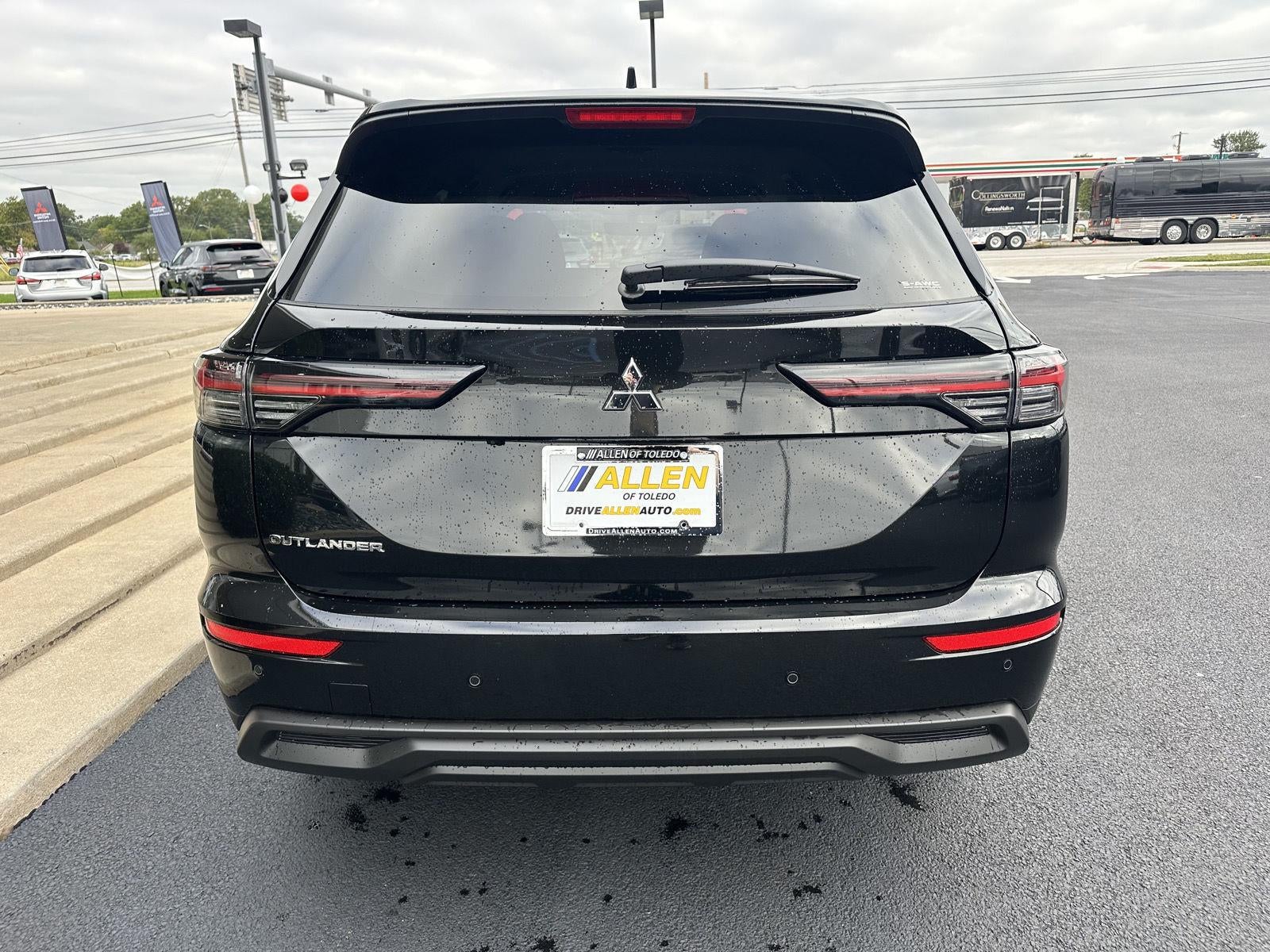 2026 Mitsubishi Outlander ES