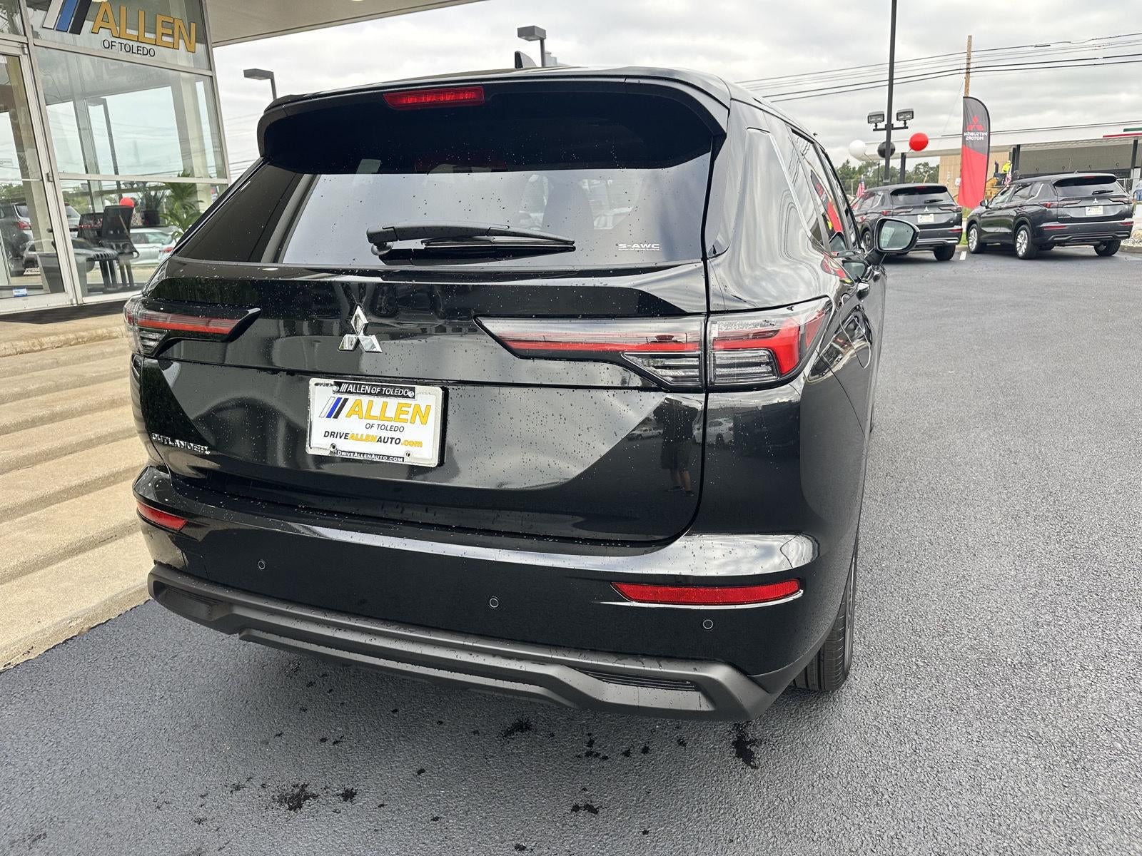 2026 Mitsubishi Outlander ES
