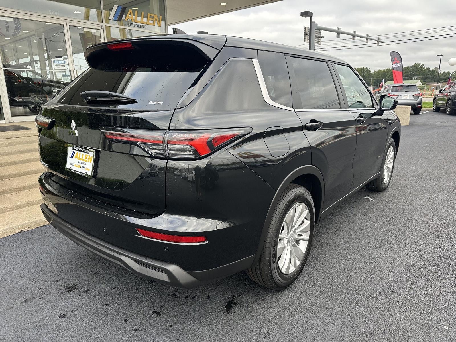 2026 Mitsubishi Outlander ES