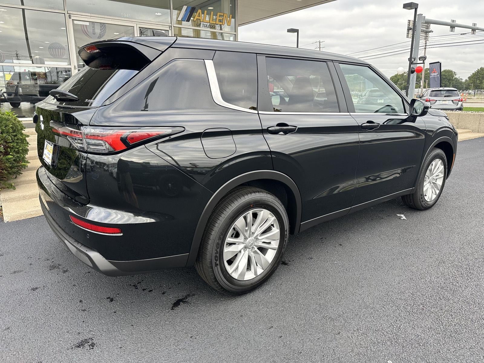 2026 Mitsubishi Outlander ES