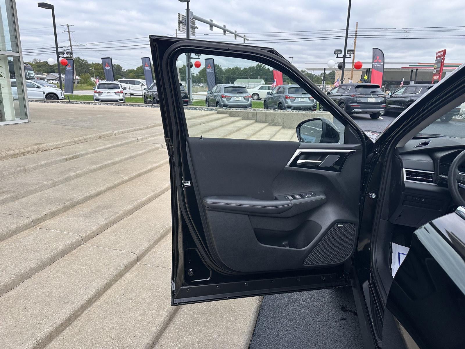 2026 Mitsubishi Outlander ES