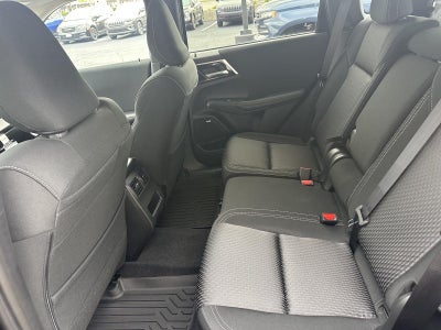 2026 Mitsubishi Outlander ES