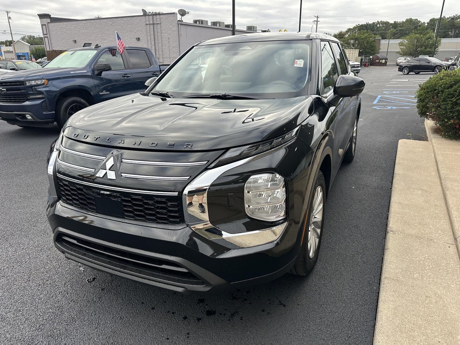 2026 Mitsubishi Outlander ES