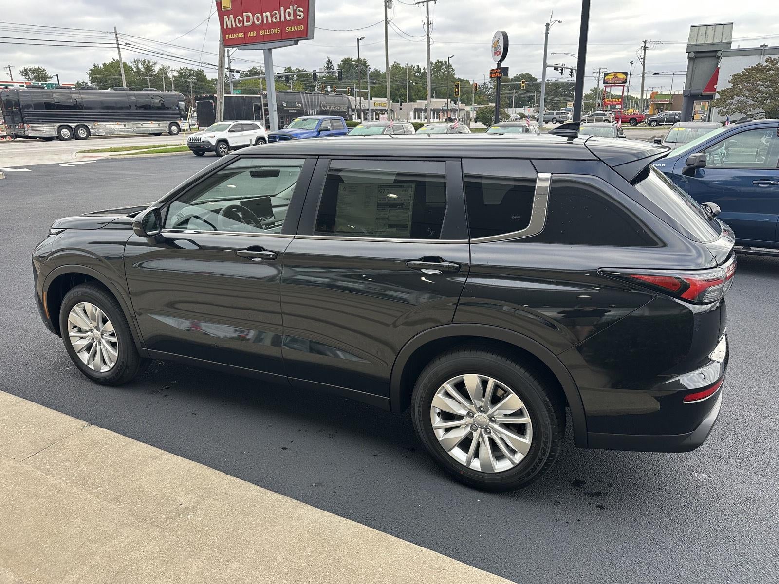 2026 Mitsubishi Outlander ES