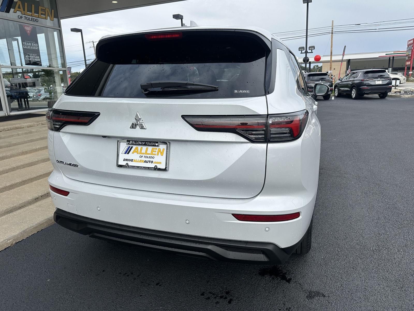 2026 Mitsubishi Outlander ES
